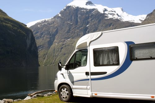 Caravan facing the mountain